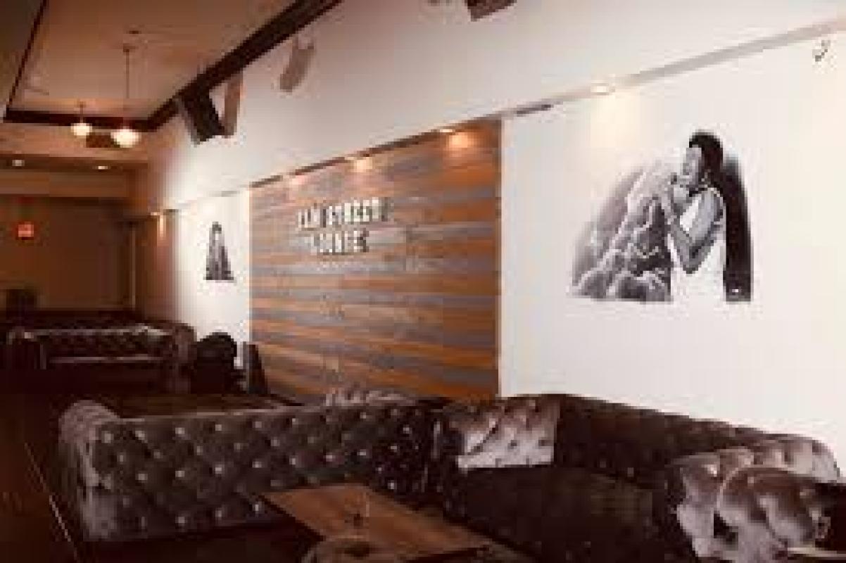 Elm Street Lounge
